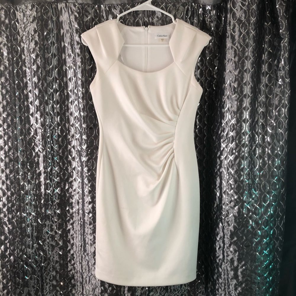 •White Fitted Calvin Klein Dress•